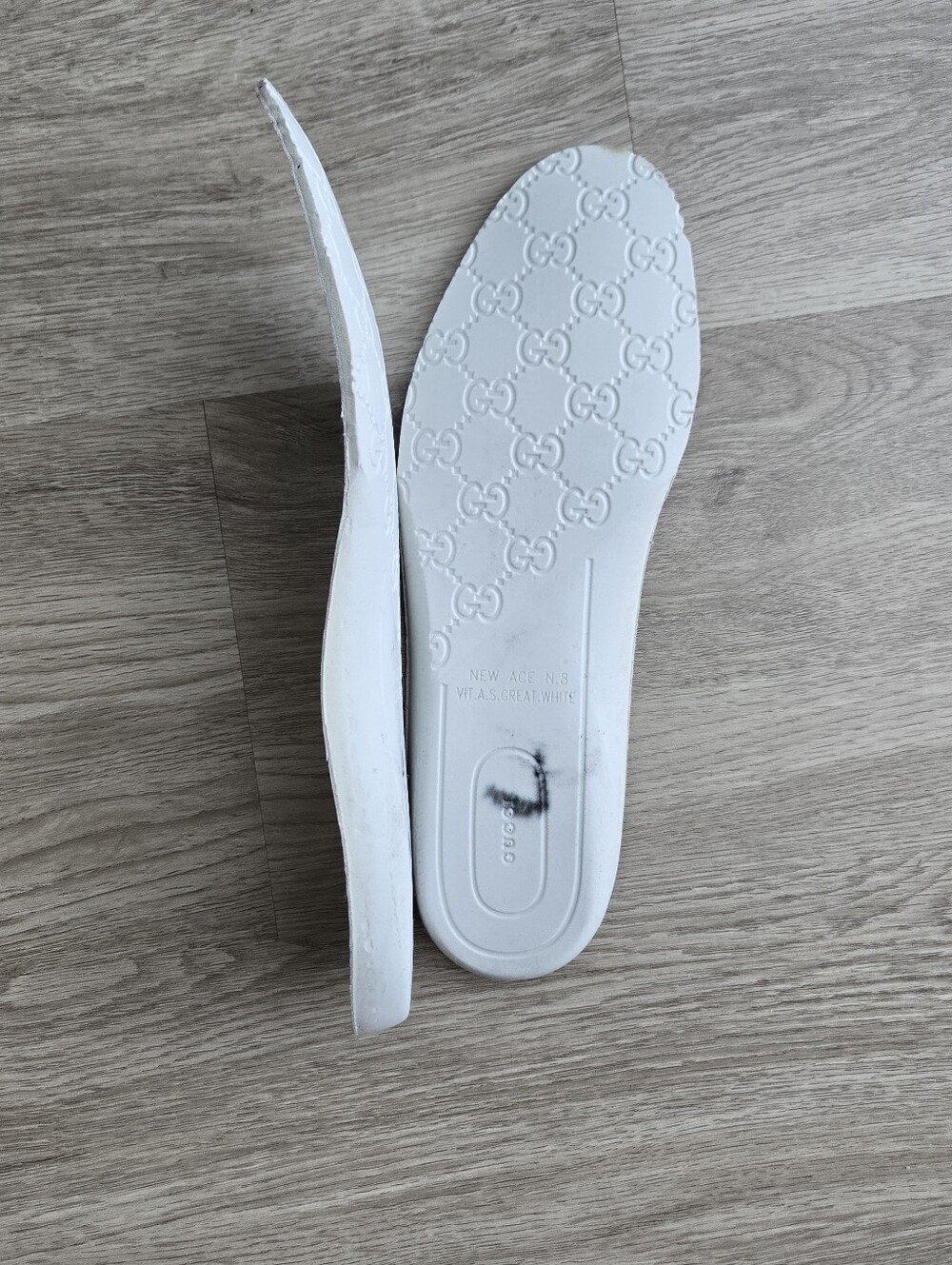 Gucci "New Ace Bee Embroidered" White Sneakers, Size 8.5 - Picture 9 of 13